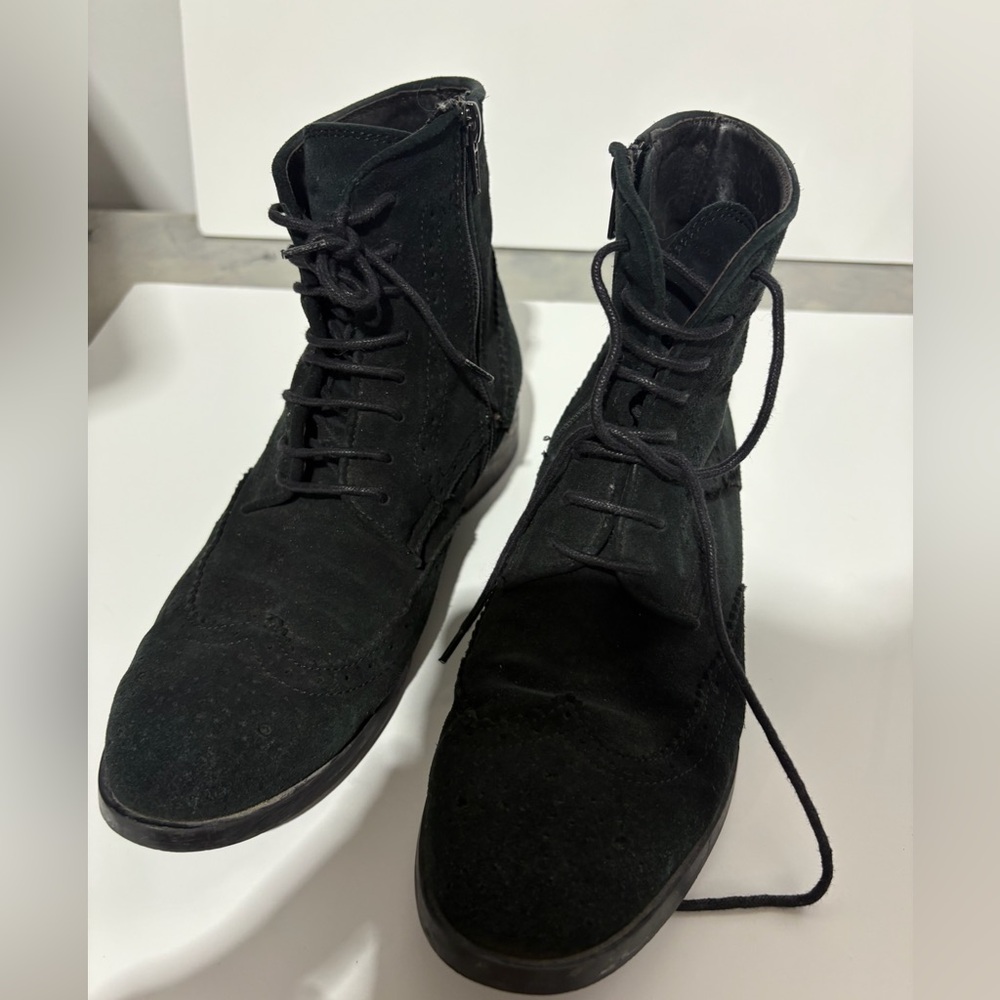 Woman’s shoes